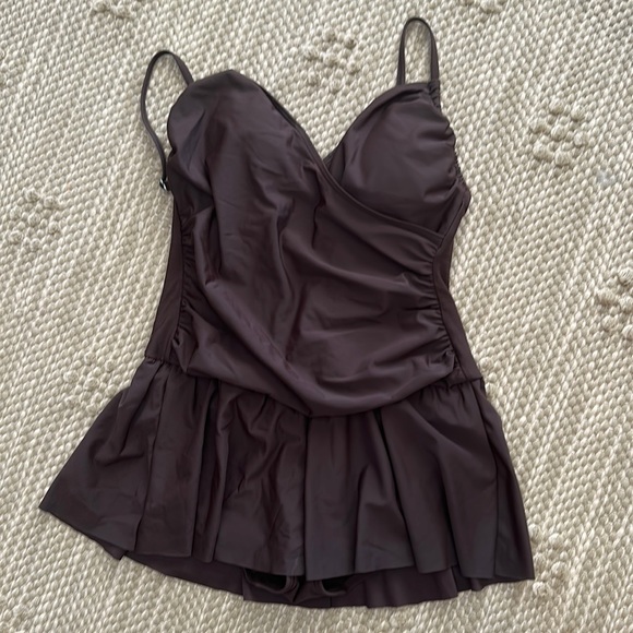 Garnett Hill skirted swimsuit - Picture 1 of 4
